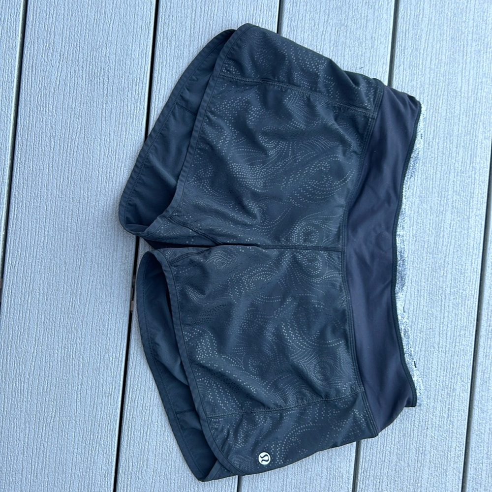 Lululemon black design shorts